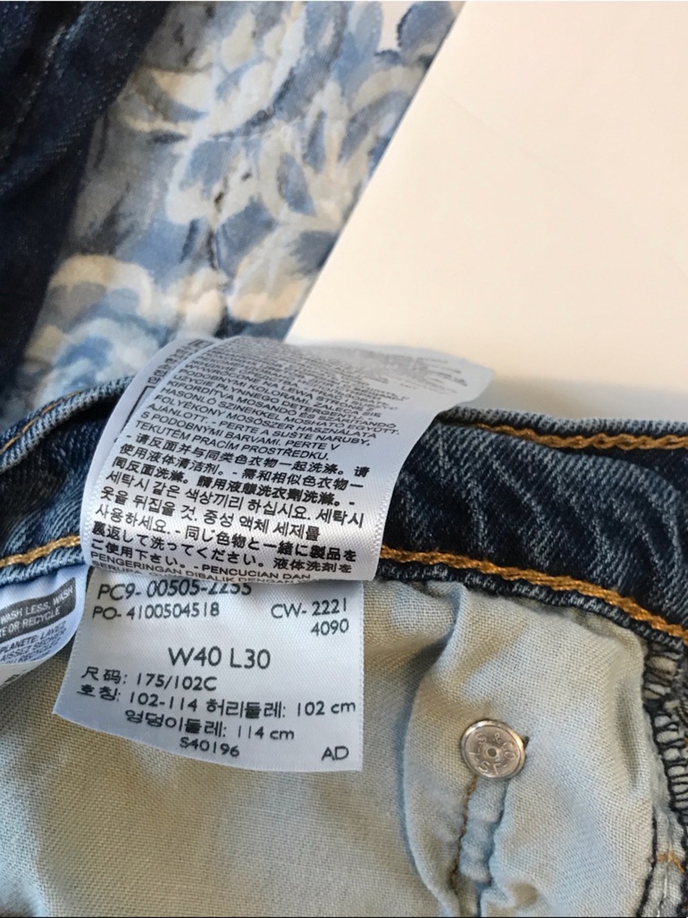 4- Levi's 505 Men's Straight Jeans - 40 x30 - Picture 2 of 14